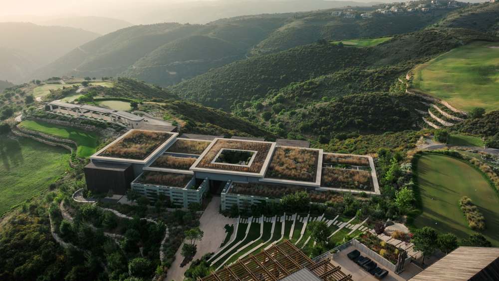 MINTHIS FILM RESORT VERSION.00 01 10 01.Still043 Enhanced SR