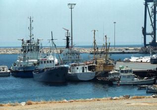 Ларнака подает в суд