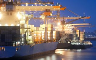 Авиаперевозки – на взлёте, водные – тонут