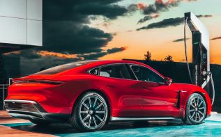 Porsche Center Cyprus: № 1 по продажам электромобилей на Кипре