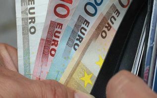 Евровалюта будет использоваться на всем острове